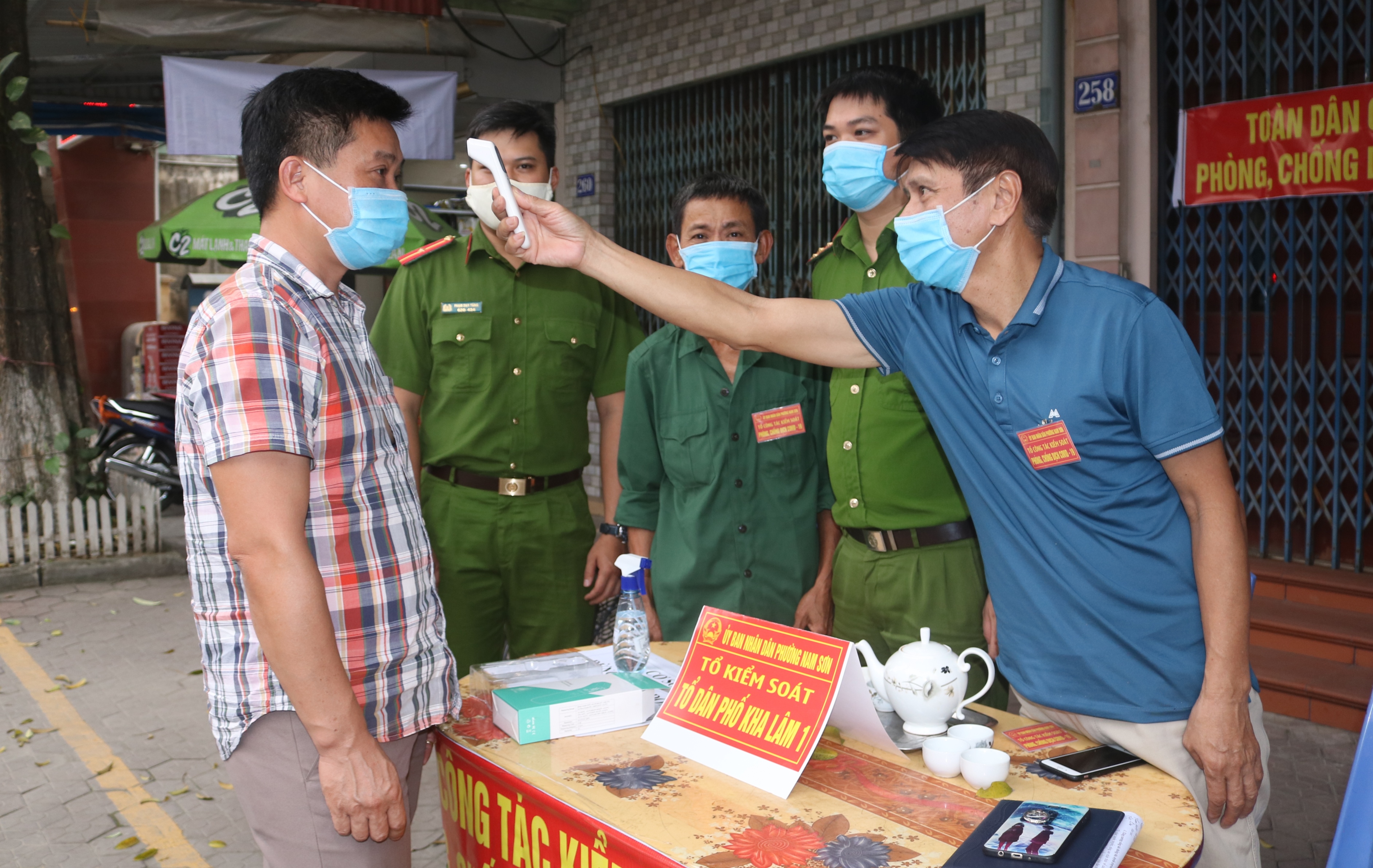 Thông tin phòng, chống dịch Covid-19 tính đến 12h ngày 5-4-202: 487 người cách ly tại cơ sở tập trung